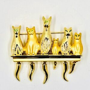 AJC Vintage Gold Tone Cats in a Row on A Shelf with Articulated Tails 2.5”X2.25”